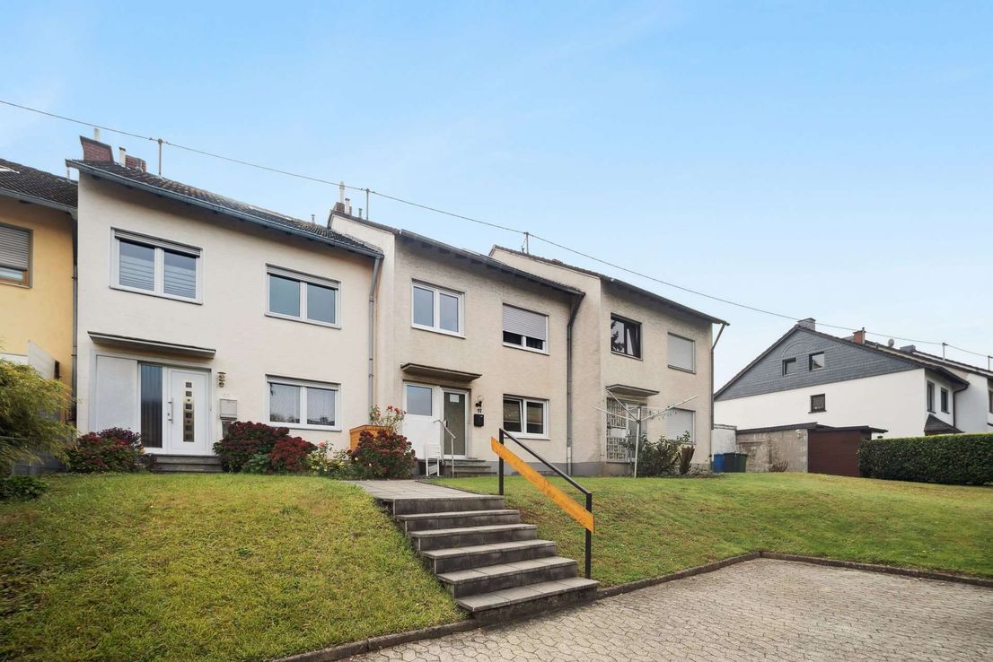 Leerstehendes Dreifamilienhaus in Oberbieber in guter Lage